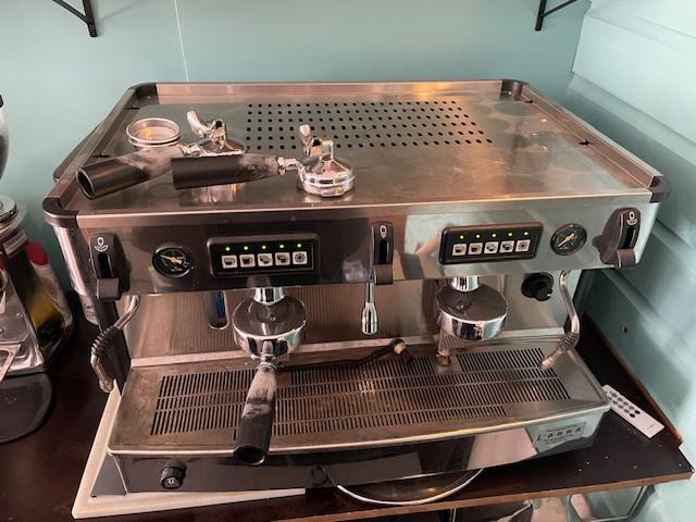 espressomachine 2 groeps en molen, Witgoed en Apparatuur, Koffiezetapparaten, Gebruikt, Overige modellen, Gemalen koffie, Ophalen