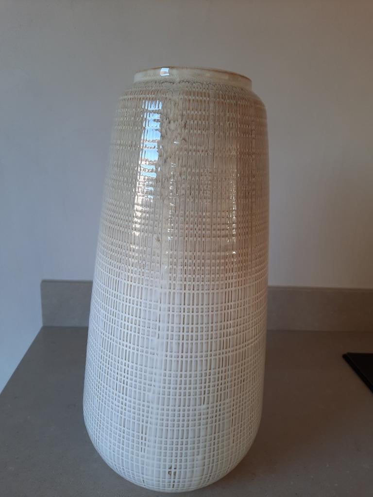 Grote vaas Puglia crème-/zandkleurig Leen Bakker, Ophalen of Verzenden, Nieuw, Overige kleuren, Minder dan 50 cm