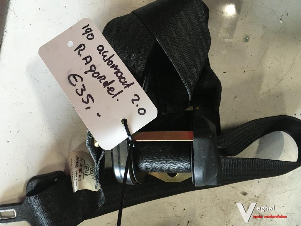 Mercedes W201 190 serie 1983 Gordel Linksachter of Rechtsach