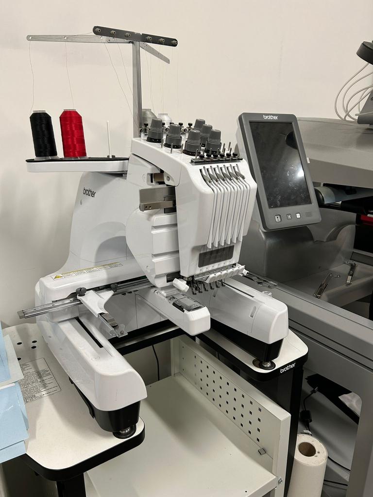 Brother borduurmachine, Hobby en Vrije tijd, Naaimachines en Toebehoren, Gebruikt, Ophalen of Verzenden, Naaimachine, Industrieel
