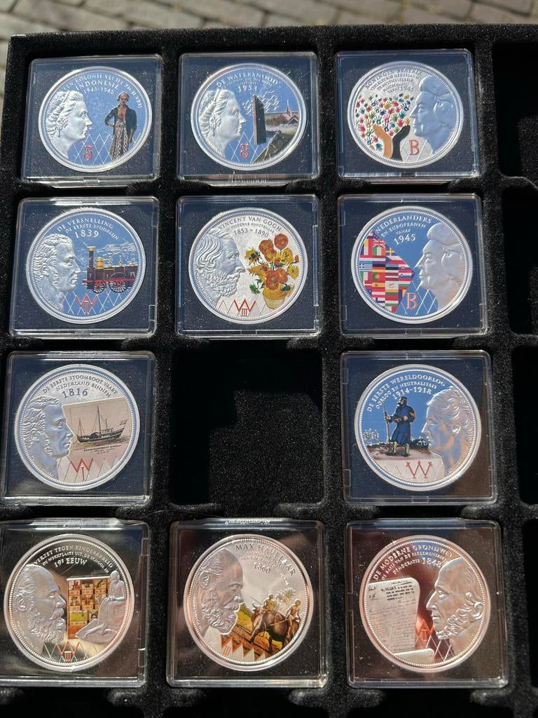 Negen zilveren penningen in cassette, Ophalen, Zilver, Nederland