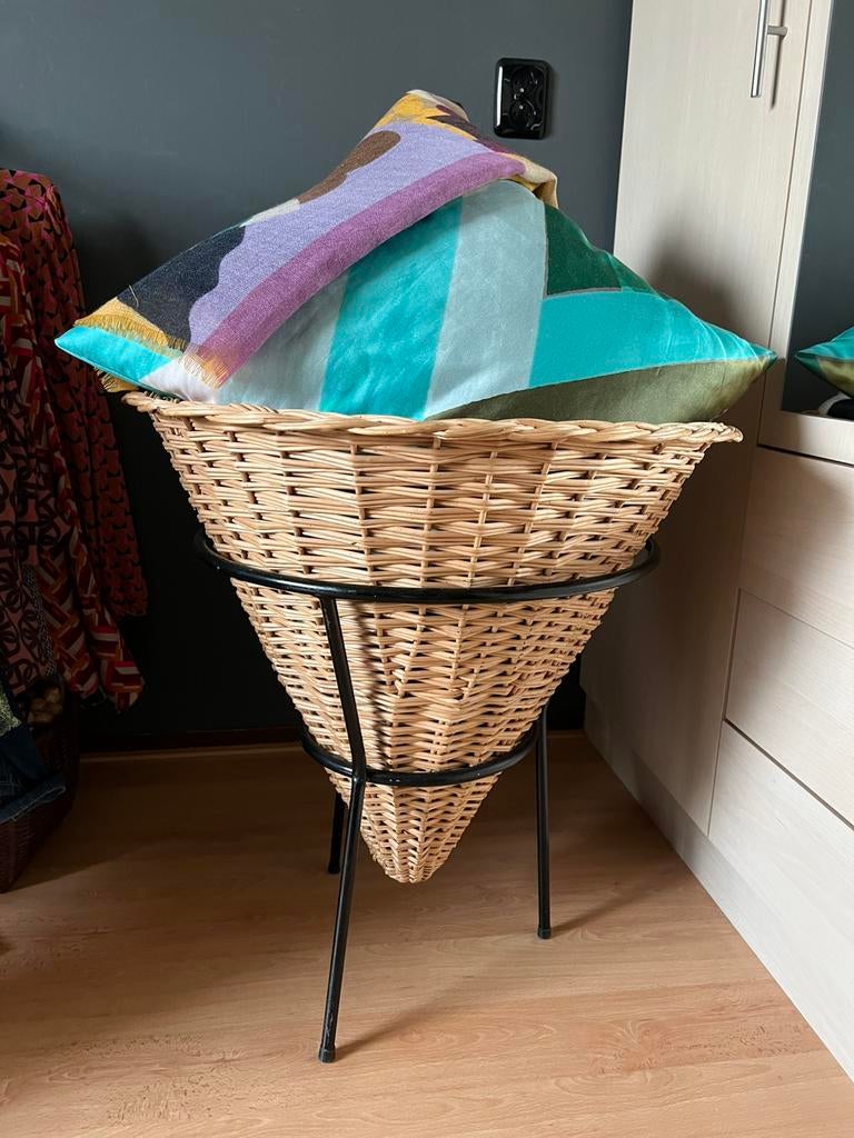 Vintage XL Tripod Rotan Opberg-Winkelmand Rohe Noordwolde, Verzamelen, Ophalen, Huis en Inrichting