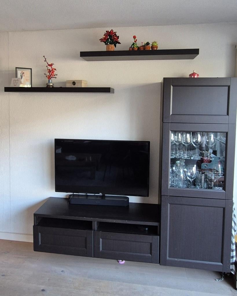 Ikea TV meubel en servieskast en 2 wandplanken vrijhangend, Ophalen, 100 tot 150 cm, Zo goed als nieuw, 150 tot 200 cm