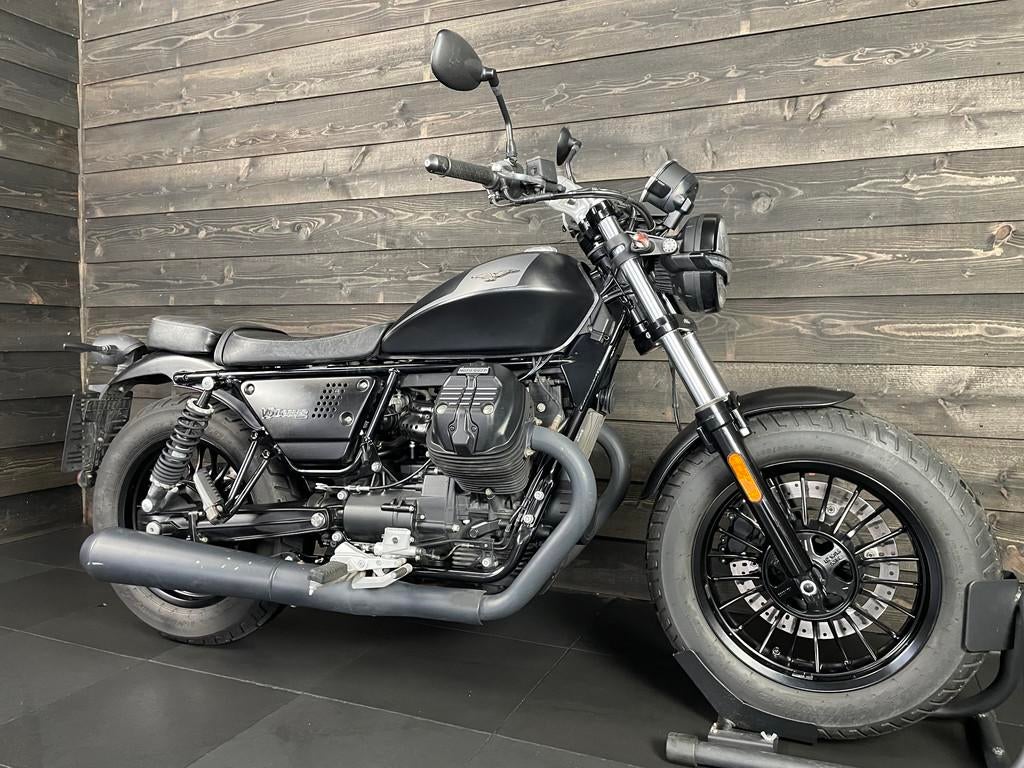 Moto Guzzi V9 BOBBER MATT NERO ESSENZIALE E5 (bj 2022) - foto 3