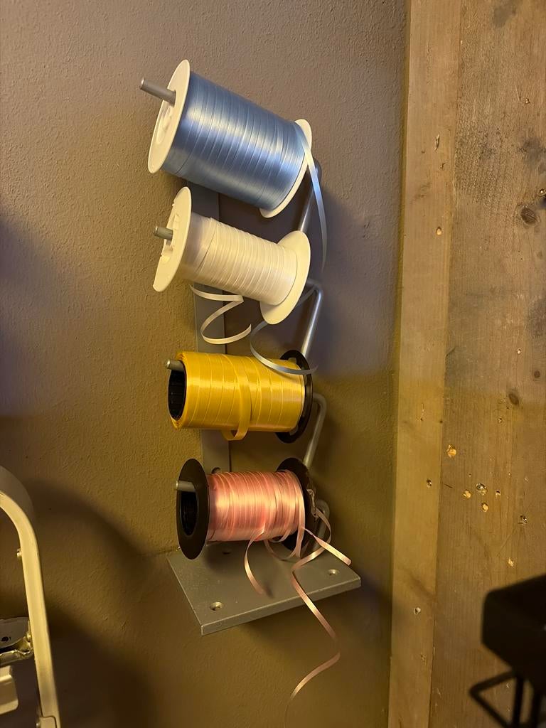 Lint houder aan de muur met lint, Ophalen