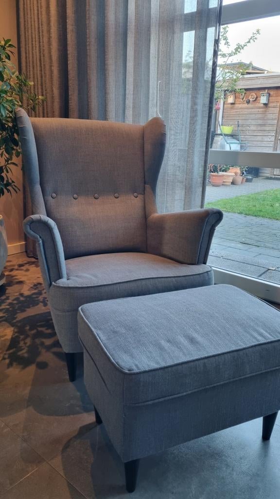 IKEA STRANDMON oorfauteuil + voetenbank – grijs, Ophalen, Gebruikt, 75 tot 100 cm, Stof