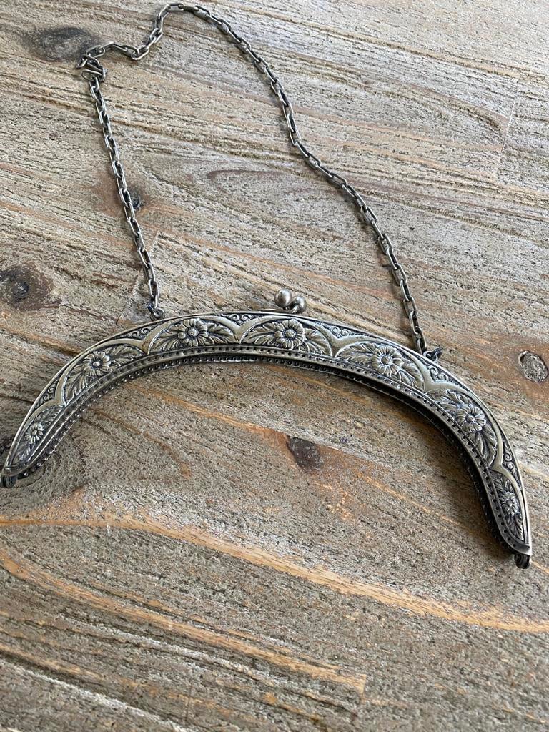 Een antieke tasbeugel met bloemetjes, Antiek en Kunst, Antiek | Goud en Zilver, Ophalen of Verzenden