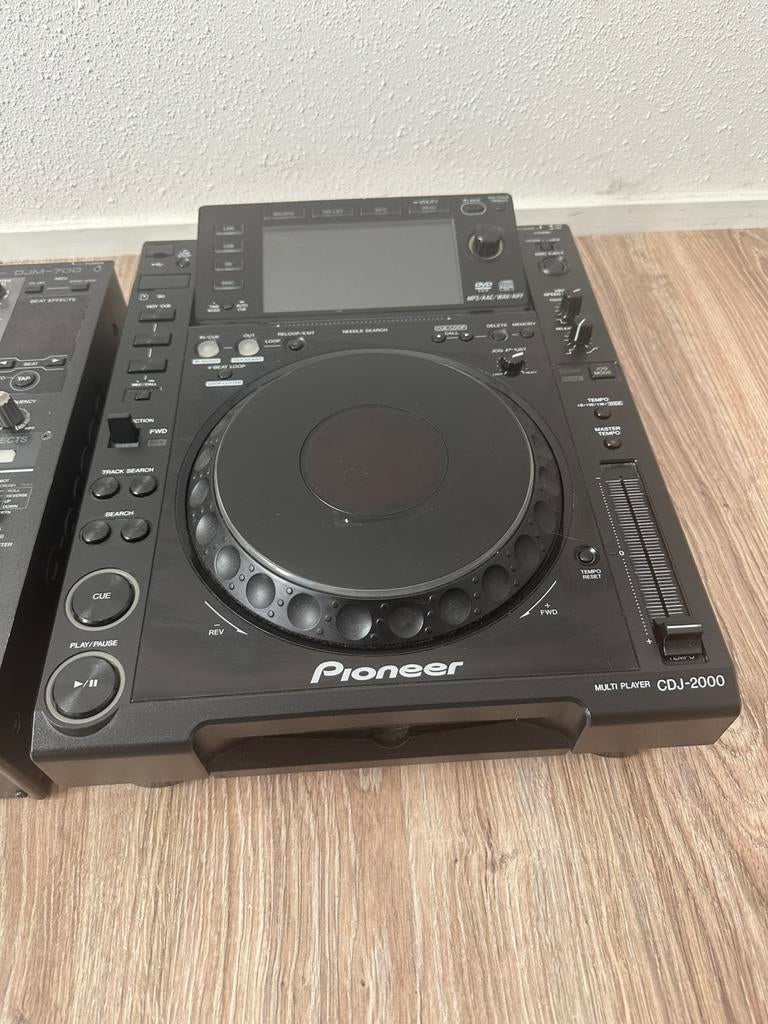 Aangeboden : Mooie set Pioneer djm-700 en 2 x cdj-2000, Ophalen, Zo goed als nieuw, Pioneer