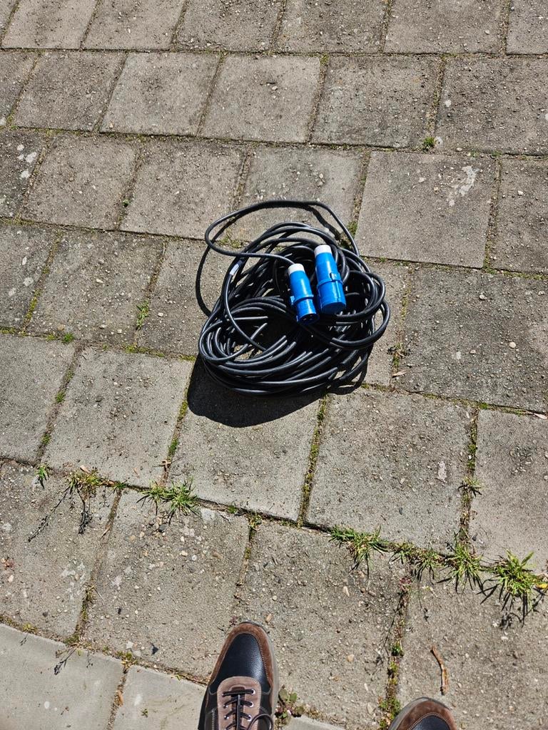 Stroomkabel, opvouwbare wasmomanden en waterpomp, Ophalen