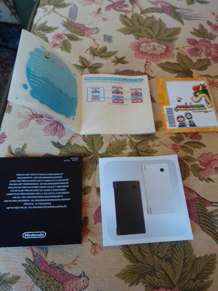 Nintendo DSi XL 25th Anniversary Super Mario, Spelcomputers en Games, Gebruikt, Dsi, Ophalen of Verzenden, Met beschermhoes of tas