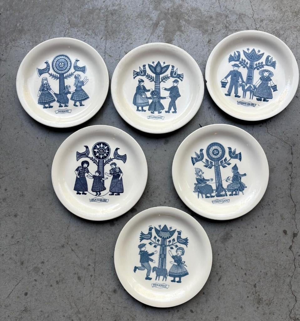 Bordjes klederdracht Royal Sphinx Maastricht., Huis en Inrichting, Keuken | Servies, Gebruikt, Ophalen of Verzenden, Bord(en)