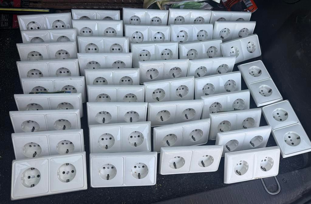 Partij jung dubbele stopcontacten, Doe-het-zelf en Verbouw, Elektra en Kabels, Ophalen of Verzenden, Zo goed als nieuw, Stopcontact