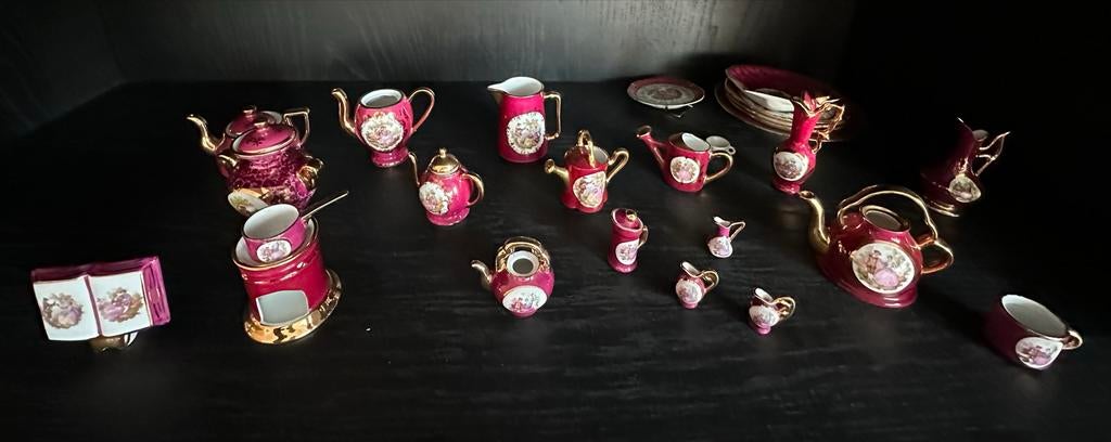 Antieke Limoges servies, rood met gouden details, Ophalen of Verzenden