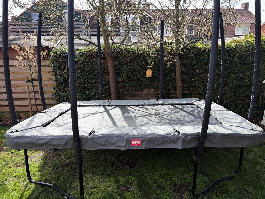 BERG Champion 330x220 trampoline, Ophalen, Gebruikt