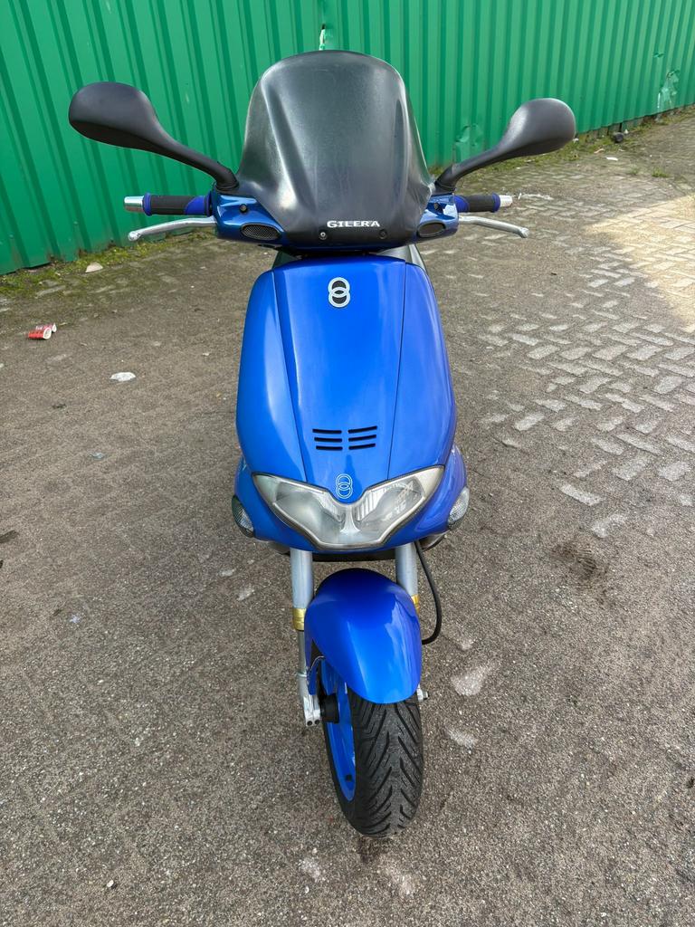 180cc, Fietsen en Brommers, Scooters | Piaggio, Zo goed als nieuw, Overige modellen, Benzine, Ophalen of Verzenden