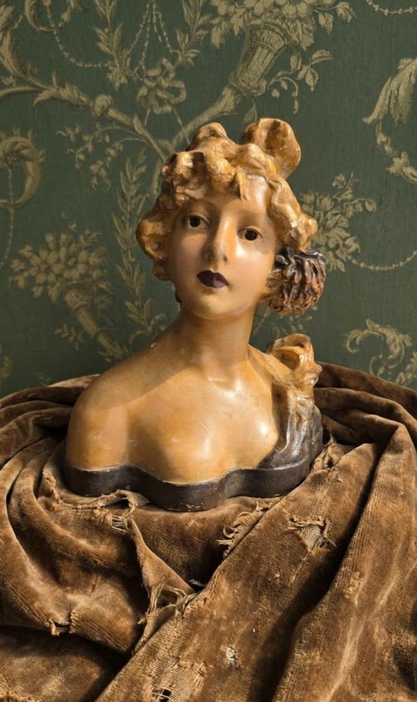 Prachtig Borstbeeld Nostalgische Elegantie & Karakter, Antiek en Kunst, Kunst | Beelden en Houtsnijwerken, Buste, Gips, Vrouw