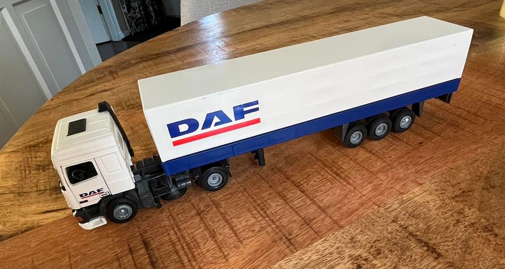 DAF  vrachtwagen de bevestiging van de cabine is afgebroken, Ophalen of Verzenden, Zo goed als nieuw, Bus of Vrachtwagen, Lion Toys