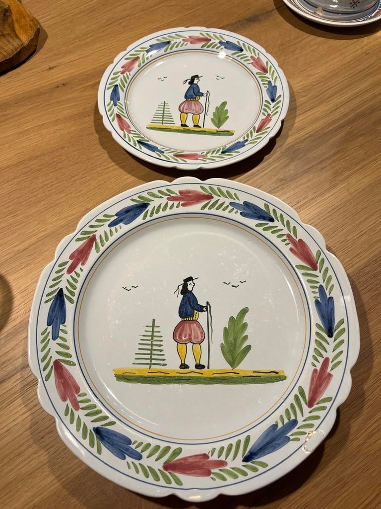 Quimper boterpot en bordjes met handgeschilderd decor, Ophalen of Verzenden