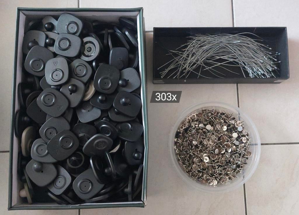 Partij verkopen! 303stuks diverse hardtags
minitag + pinnen, Ophalen of Verzenden, Zo goed als nieuw