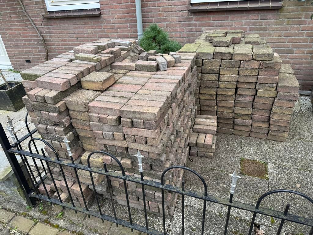 Gratis af te halen stenen, Tuin en Terras, Tegels en Klinkers, Ophalen, Zo goed als nieuw, Beton, Klinkers