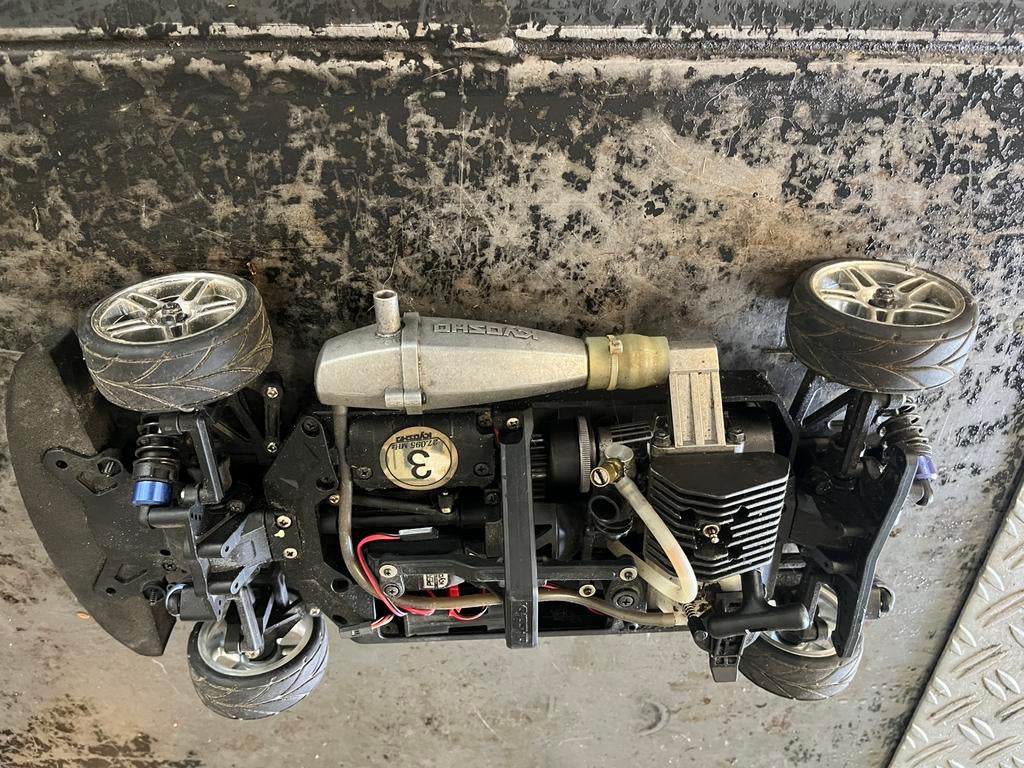 Radiografische auto met brandstof motor, Ophalen of Verzenden, Onderdeel