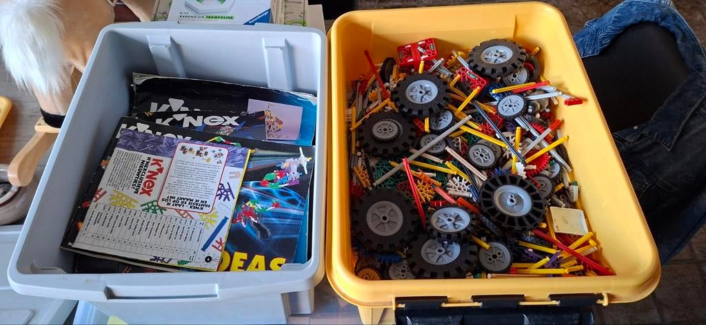 Knex 2 dozen met heel veel knex en boekjes, Ophalen, Zo goed als nieuw