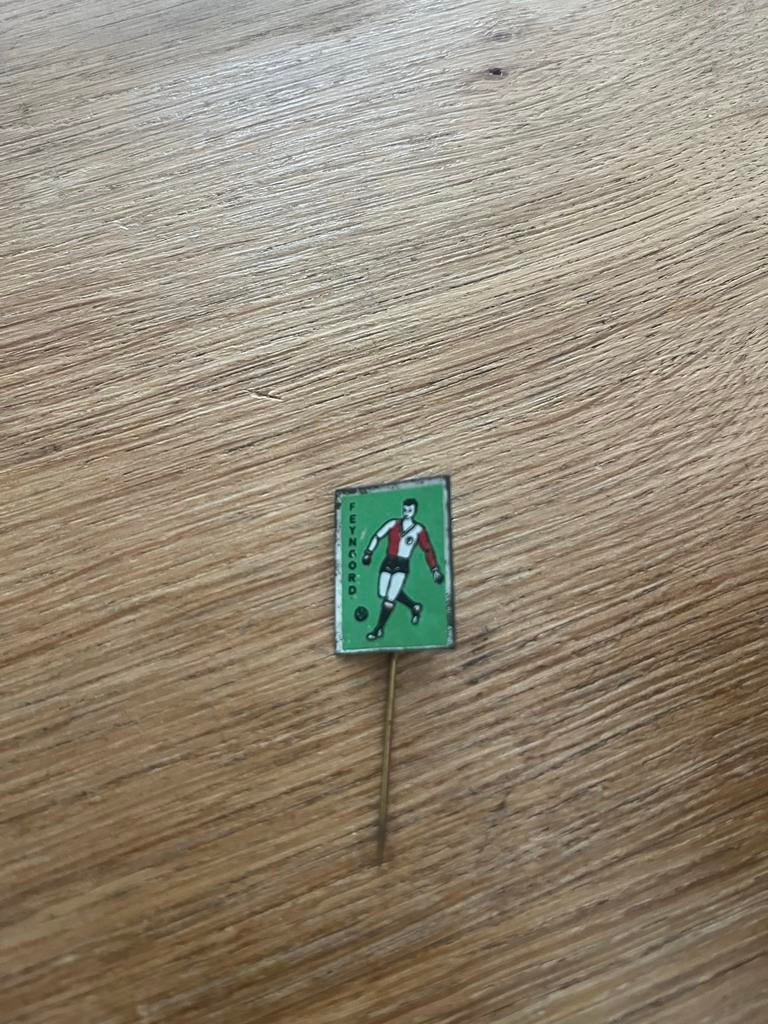 Vintage Feyenoord Speldje - Voetballer, Ophalen of Verzenden, Gebruikt, Sport, Speldje of Pin