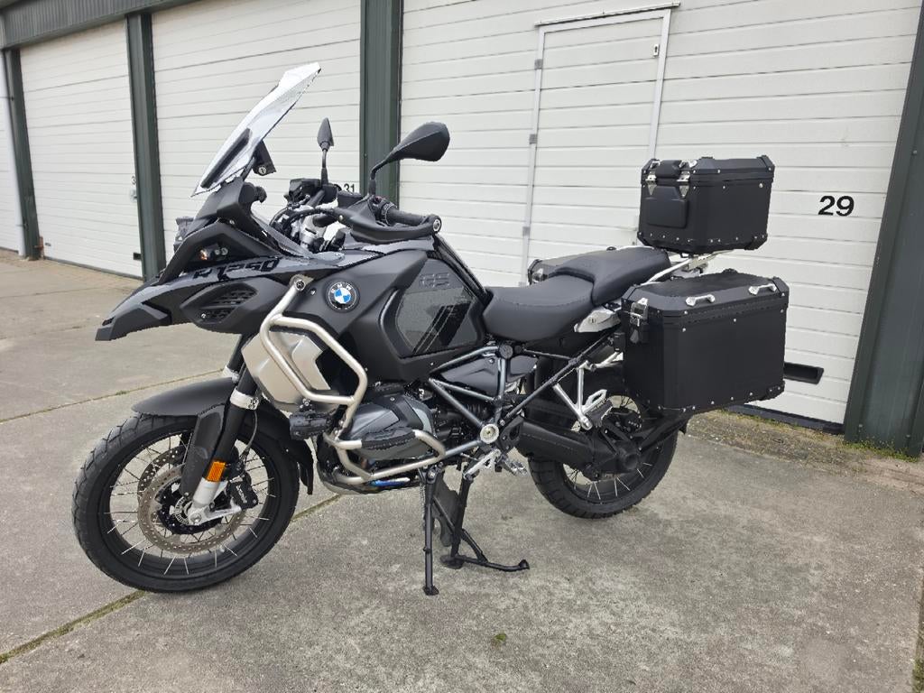 BMW R 1250 GS Adventure Tripple Black 2023 ZGAN Dealerond, Motoren, Motoren | BMW, 2 cilinders, 1254 cc, Motorrijbewijs A, Meer dan 35 kW