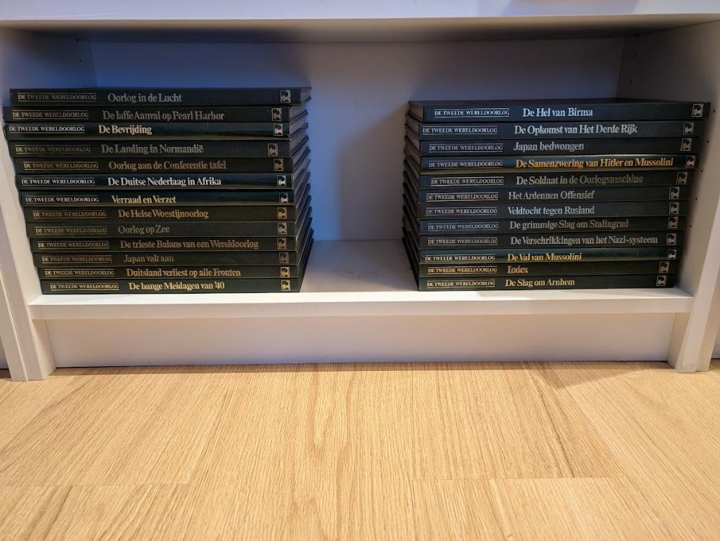 Lekturama reeks De Tweede Wereldoorlog 25 delen, Zo goed als nieuw, Algemeen, Meerdere auteurs, Ophalen