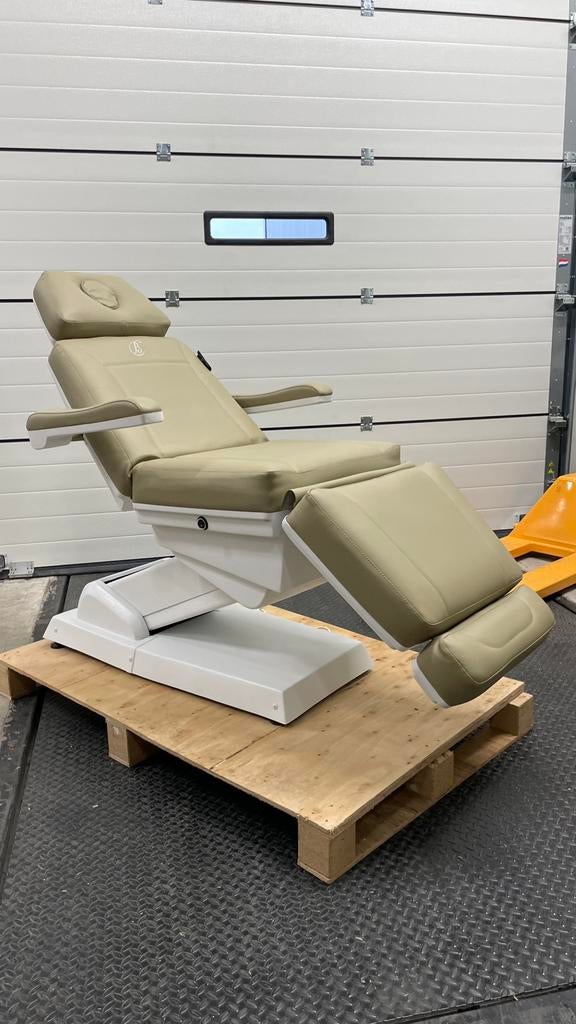 Figo S4 behandelstoel NEW, Ophalen, Overige kleuren, Leer, Zo goed als nieuw