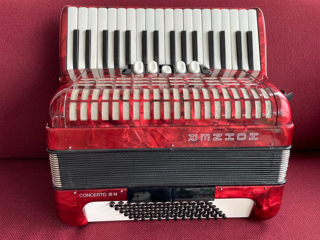 Compacte duitse Hohner Concerto III accordeon . 72 Bas . Top, Muziek en Instrumenten, Gebruikt, 72-bas, Met koffer, Hohner
