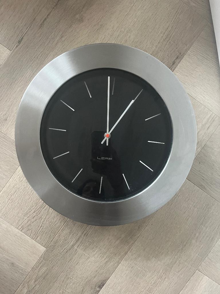 Klok LEFF, Ophalen of Verzenden, Zo goed als nieuw, Analoog, Wandklok