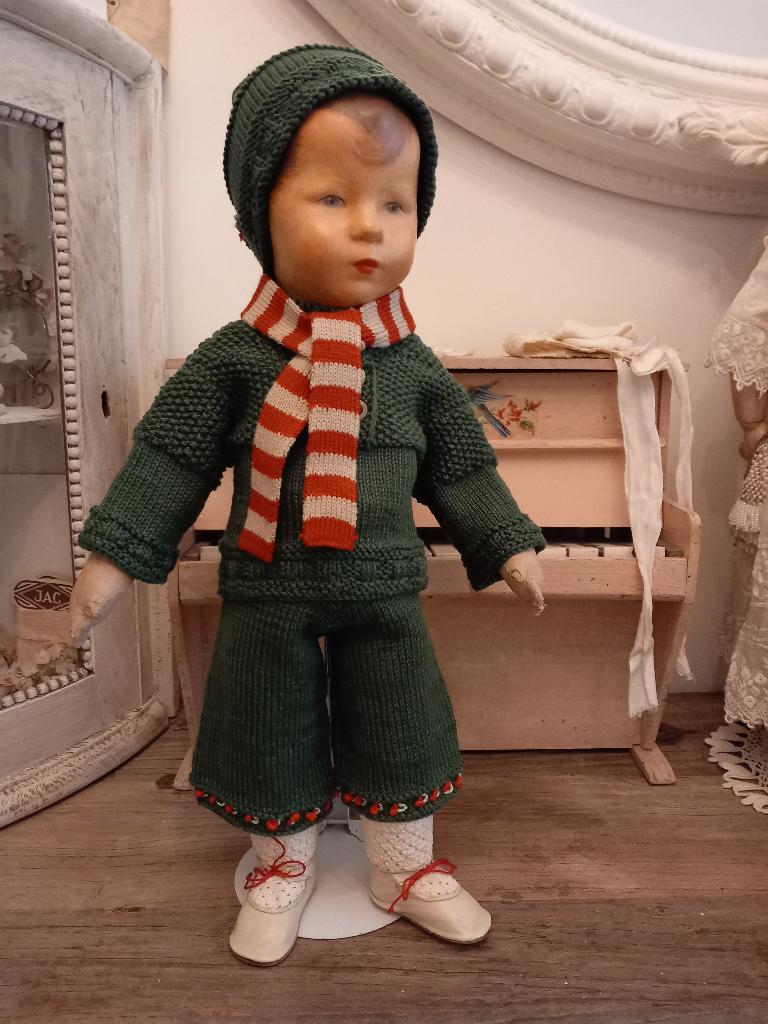 Vintage hand gebreide poppen kleertjes 4 delig set jaren 50., Ophalen of Verzenden, Zo goed als nieuw, Kleertjes