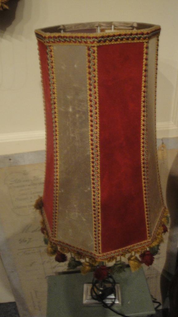 barok lampenkap met kwastjes en varkensleer, Ophalen of Verzenden