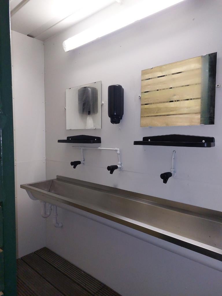 10 ft zeecontainer wasgelegenheid 2 kopsekanten, Ophalen of Verzenden