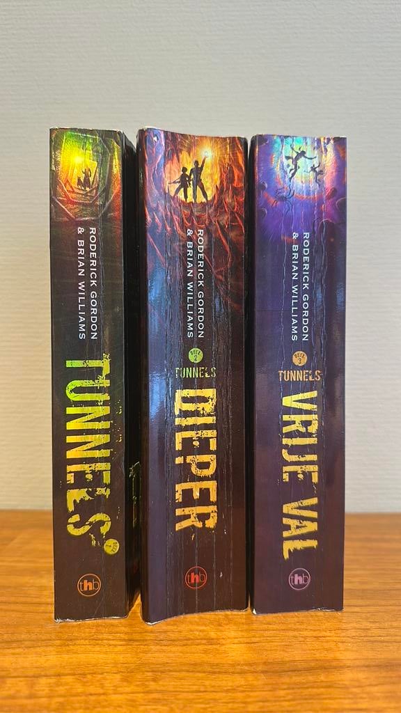 Roderick Gordon - Tunnels trilogie (deel 1, 2 en 3), Boeken, Ophalen of Verzenden, Gelezen, Roderick Gordon Brian Williams
