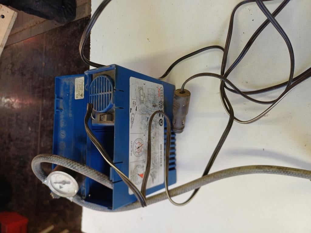 Te koop bandenpomp audi/ vw/seat, Ophalen of Verzenden, Gebruikt