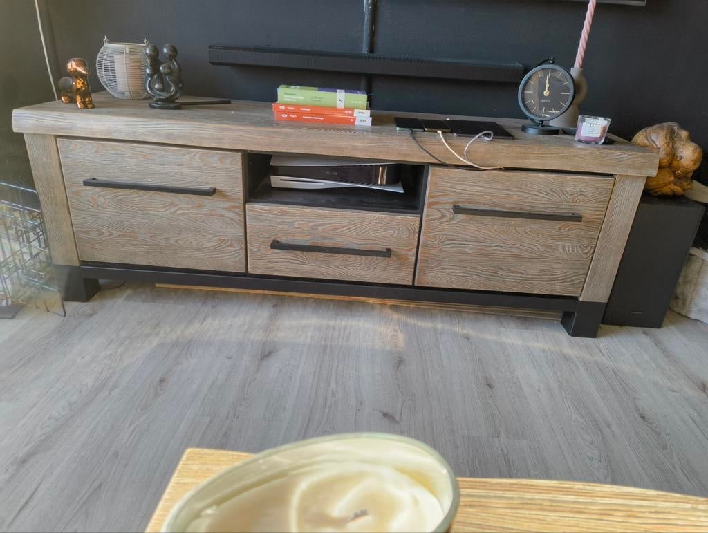 Mooie TV kast met veel opbergruimte, Huis en Inrichting, Kasten | Televisiemeubels, 150 tot 200 cm, Zo goed als nieuw, Modern