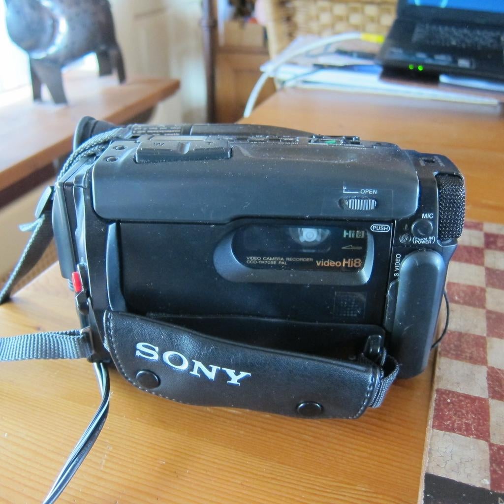 GEZOCHT Sony Video Hi8 Handycam CCD-TR705E PAL, Audio, Tv en Foto, Videocamera's Analoog, Camera, Hi 8, Ophalen of Verzenden