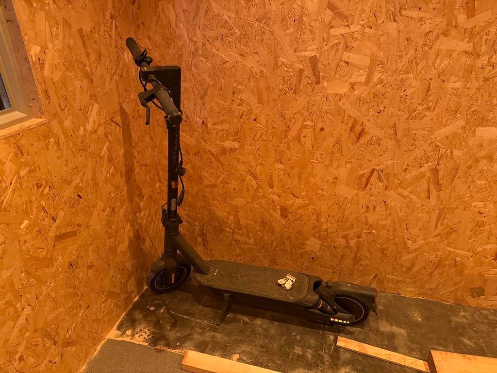 Elektrische step z.g.a.n. - 25 km/u, 70km actieradius, Fietsen en Brommers, Steps, Ophalen, Zo goed als nieuw, Elektrische step (E-scooter)