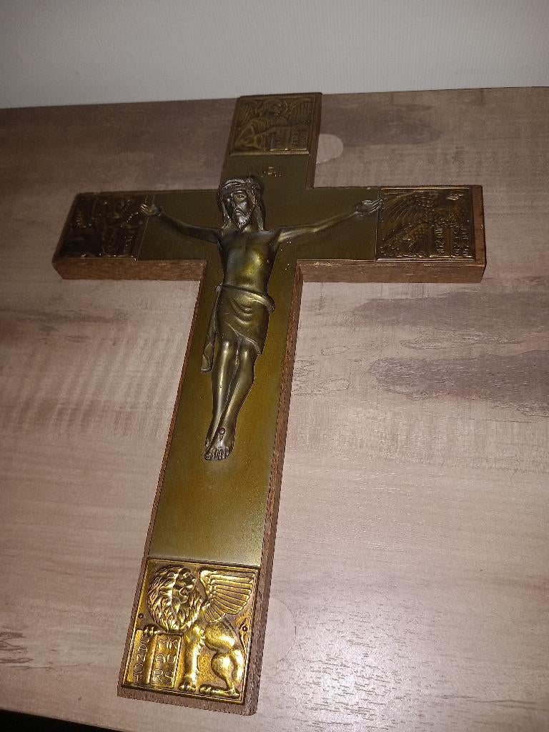 Crucifix, Ophalen of Verzenden