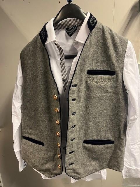 Mooi en lekker zittend Tiroler- Oktoberfest outfit compleet!, Carnaval, Maat 48/50 (M), Ophalen of Verzenden, Zo goed als nieuw