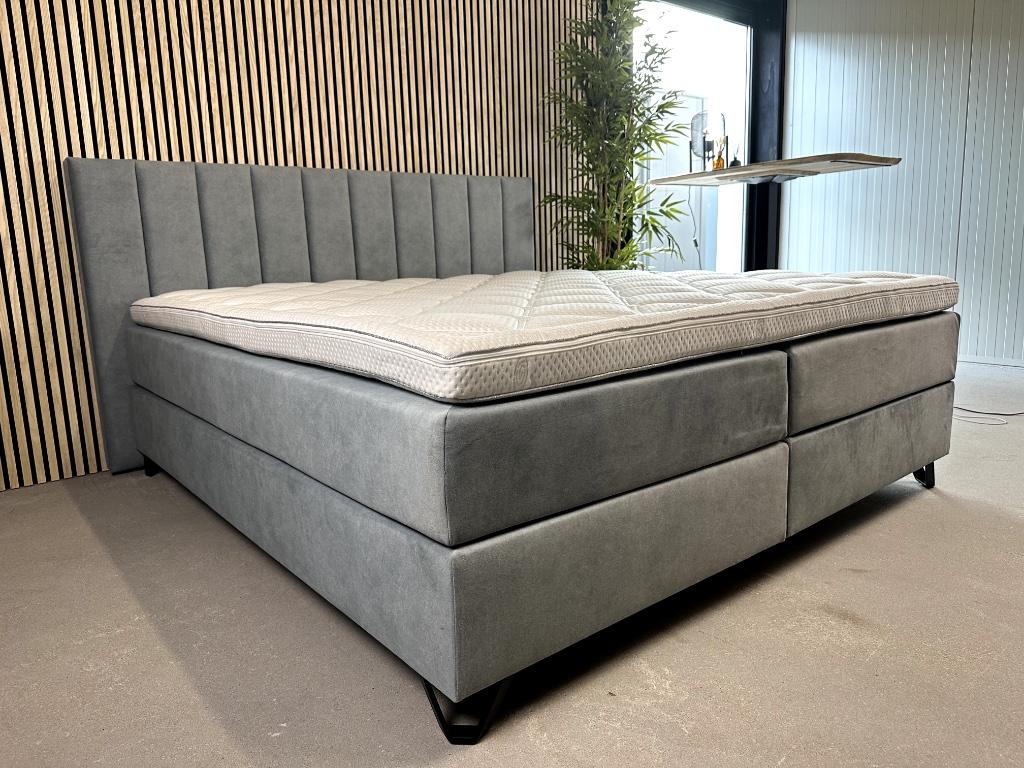 BOXPSRING MET LUXE HOOFDBORD 180 x 200 BLAUW GRIJS, Grijs, Ophalen of Verzenden, 180 cm, 200 cm