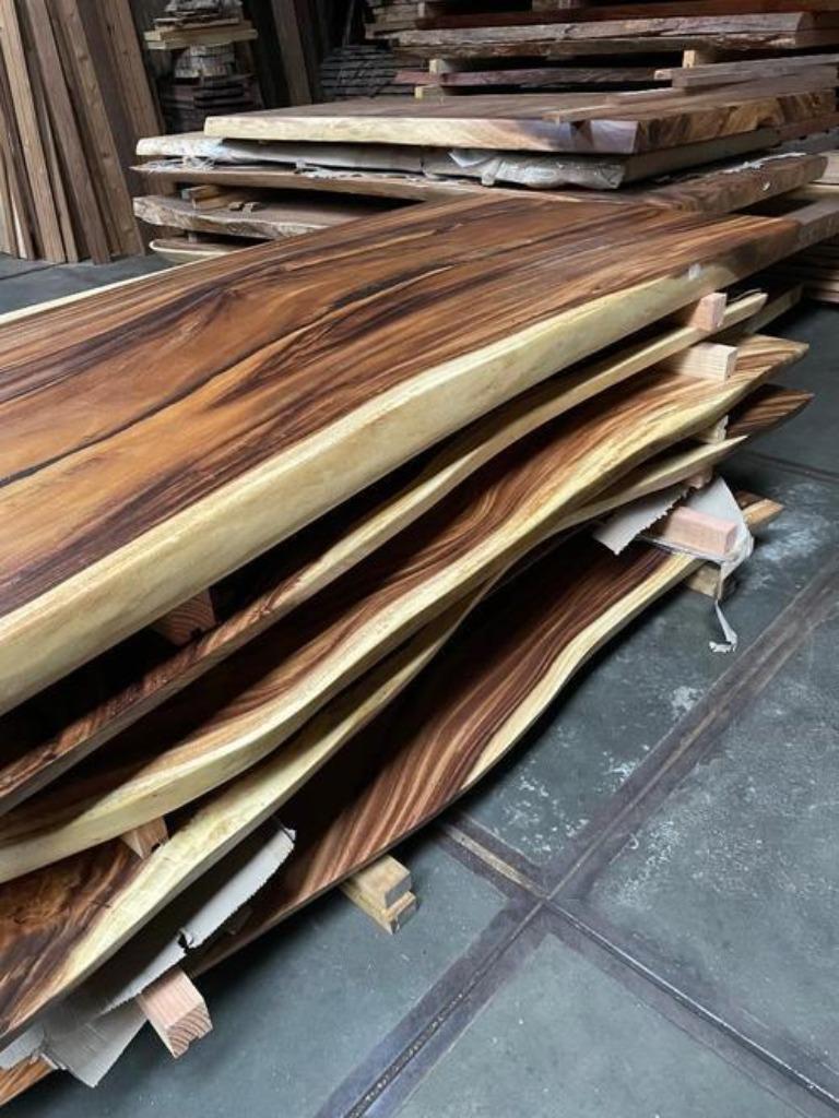 stoer robuust organisch boomstamtafels suar mango notenhout, 100 tot 150 cm, Tafelblad, Overige vormen, Moderne
