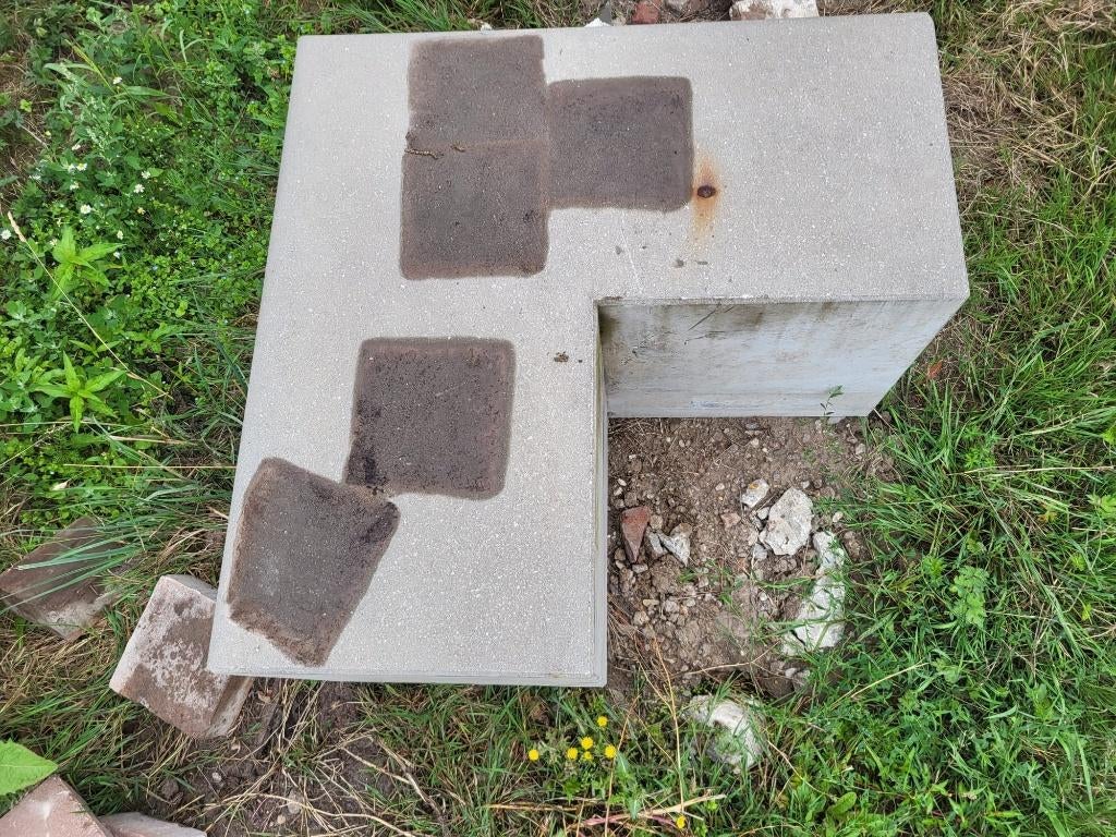 Gebruikte betonnen zit element hoek vorm 100/100x45/x50cm, Tuin en Terras, Bielzen en Borders, Ophalen, Gebruikt, Blok, Beton