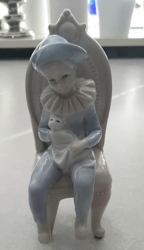 Leuk beeldje harlekijn met poes, Verzamelen, Ophalen of Verzenden, Zo goed als nieuw, Dier