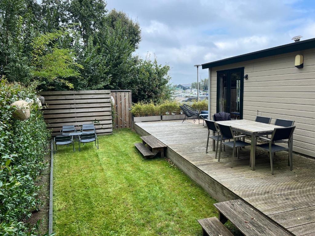 4,5&6 April a.s. kijkdag!! Prachtige stacaravan a/h water!, Tot en met 4