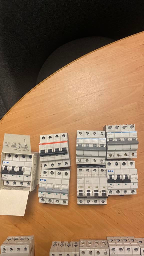 Diverse automaten en relais, Doe-het-zelf en Verbouw, Elektra en Kabels, Zo goed als nieuw, Overige typen, Ophalen of Verzenden