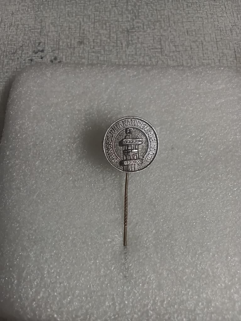 Speldje van Prinses Julianatoren Apeldoorn., Verzamelen, Speldjes, Pins en Buttons, Ophalen of Verzenden, Gebruikt, Overige onderwerpen