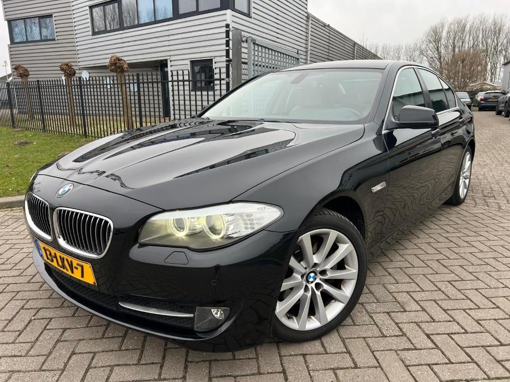 BMW 5-Serie 3.0 I 523i 2010 Automaat Leer Navi Cruise Full, Auto's, Beige, 2000 kg, 2996 cc, Bedrijf